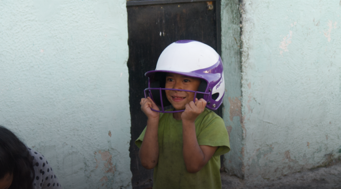COLECTIVO LUZ DE ESPERANZA ENTREGA JUGUETES EN COLONIAS POPULARES DEL CENTRO DE GUADALAJARA