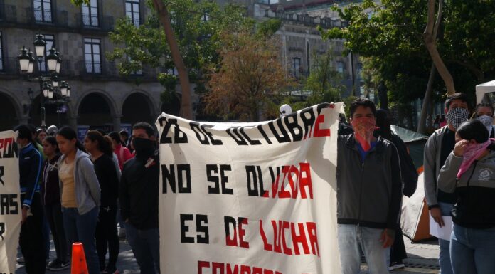 Normalistas de Atequiza se suman al plantón de familias indígenas desalojadas: “Ser pueblo y estar con el pueblo”