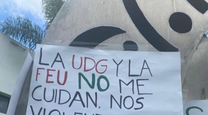 Estudiantes del CUCS se movilizan tras represión en Rectoría General