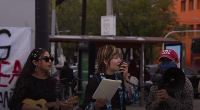 Estudiantes denuncian represión, precariedad y control político de la UDG durante protesta en la FIL