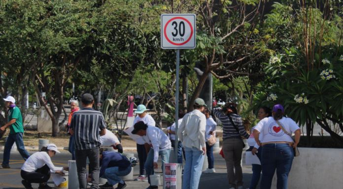 Colectivo Luz de Esperanza reanuda pega de cédulas en Zapopan y advierte sobre intentos de restringir su colocación