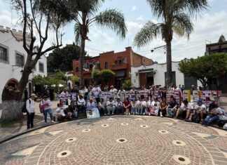 Pega de cédulas en Tlaquepaque Centro: familias siguen buscando mientras la crisis en Jalisco sigue arrojando cuerpos