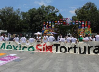 Exigen la libertad de Miguel Peralta en protesta por el Día Internacional en Apoyo a las Víctimas de Tortura