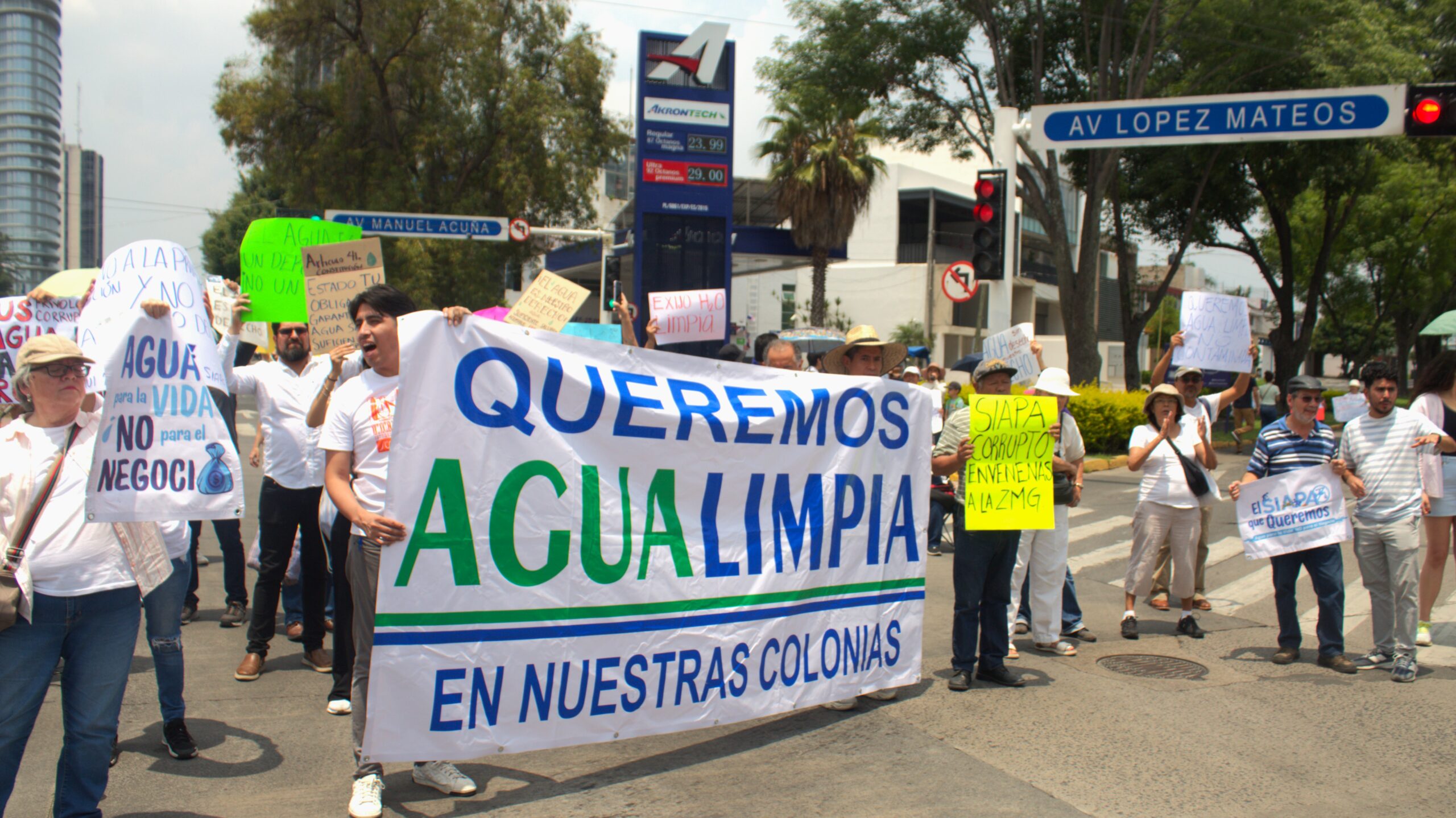 Crisis del agua en Jalisco: manifestantes bloquean López Mateos para exigir respuestas