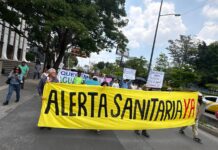 #Sinrespuesta en Casa Jalisco, manifestantes cierran La Minerva para exigir agua limpia y justicia hídrica