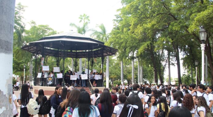 Sin consulta, sin información y entre cuestionamientos: estudiantes rechazan la implementación de la Bimodalidad 50/50 en la UAS
