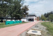UdeG presume el Edificio Q del CUCiénega, pero estudiantes denuncian lodo, escombros y carencias en Mecatrónica