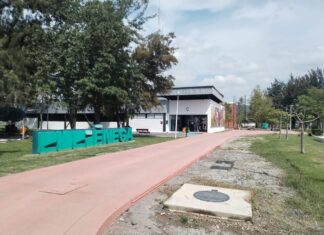 UdeG presume el Edificio Q del CUCiénega, pero estudiantes denuncian lodo, escombros y carencias en Mecatrónica